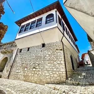 Athina In Castle - Since 1741 Holiday home Berat
